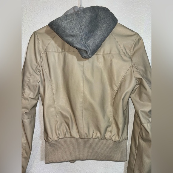cream/beige faux leather jacket with grey hood S - Picture 5 of 6